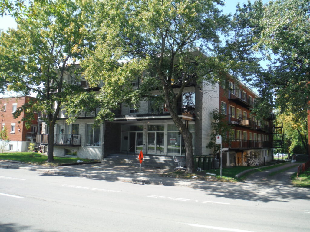 Complexe résidentiel de style condo en briques